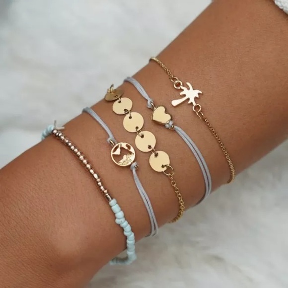 Jewelry - 🎉Host Pick!🎉 Sebrina Gold Beach Bracelet Set